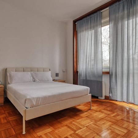 Joivy Chic 3-Bed Flat Near Colonne Di San Lorenzo Мілан Екстер'єр фото