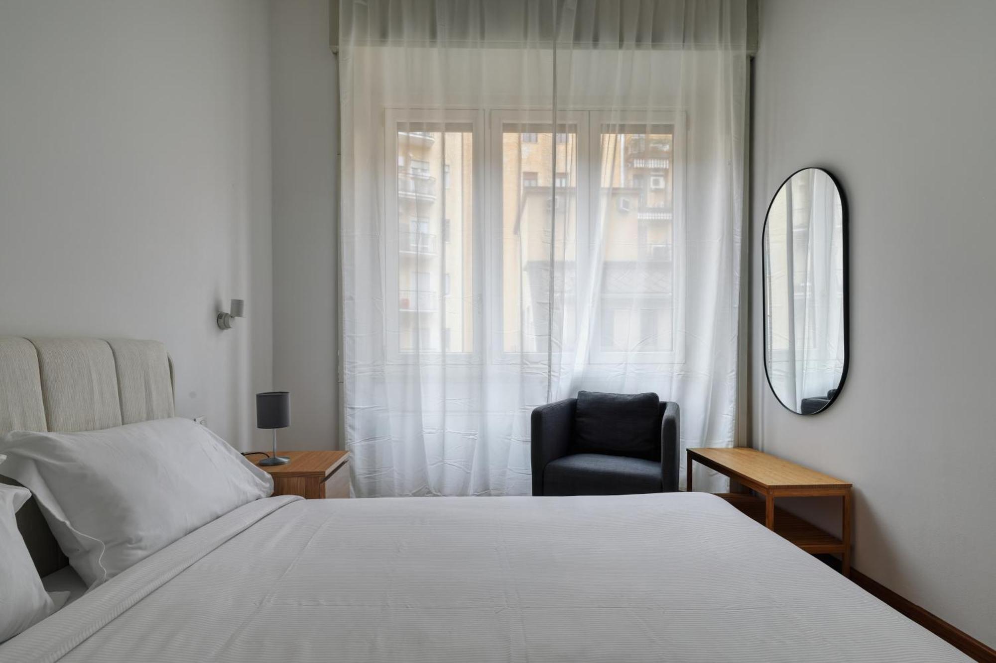 Joivy Chic 3-Bed Flat Near Colonne Di San Lorenzo Мілан Екстер'єр фото